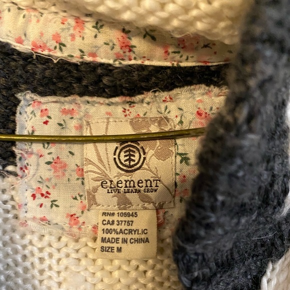 Size Medium Element Knit sweater. - Picture 2 of 3